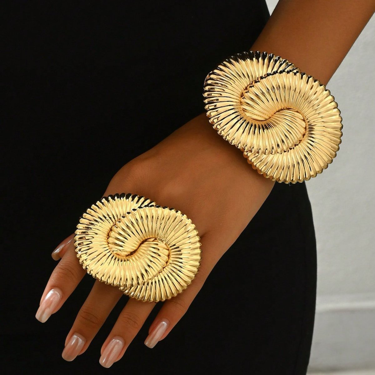14K Gold Plated Golden Shell-Inspired Jewelry Set - Necklace, Earrings, And Ring