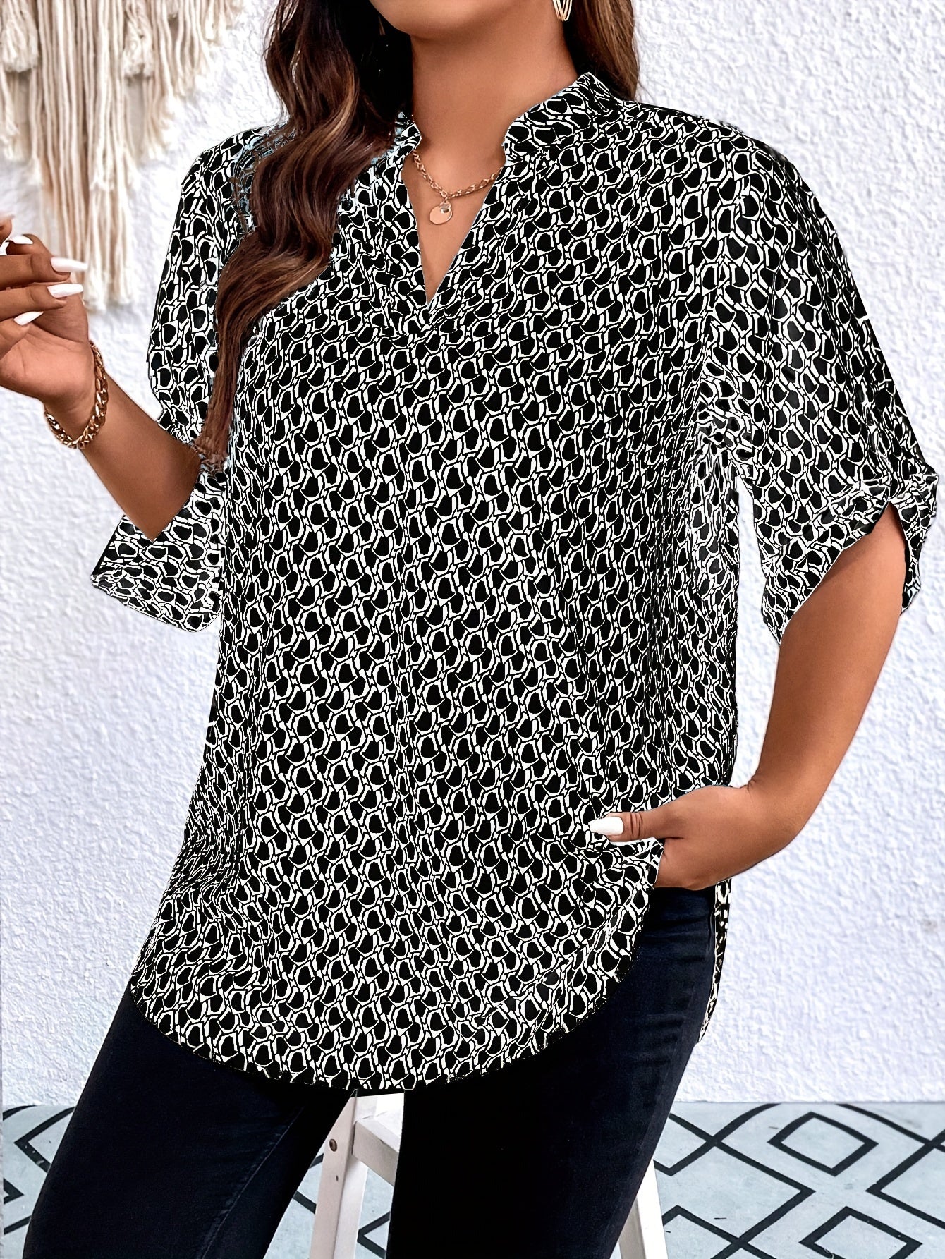 -Women's V-Neck Three-Quarter Sleeve Plus Size Printed Tunic Top