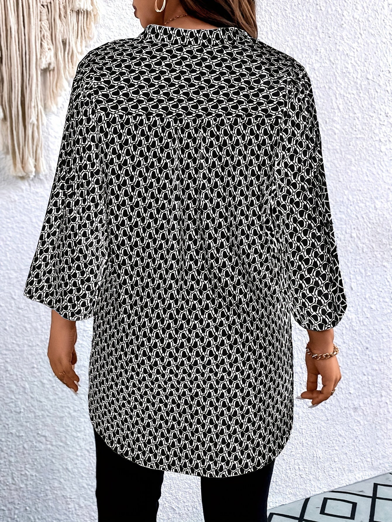-Women's V-Neck Three-Quarter Sleeve Plus Size Printed Tunic Top